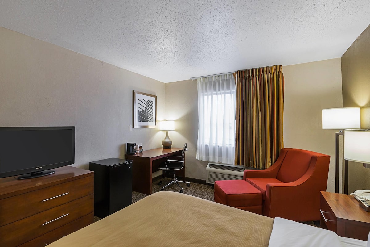 In-room safe, desk, iron/ironing board, free WiFi
