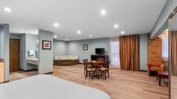 In-room safe, desk, iron/ironing board, free WiFi