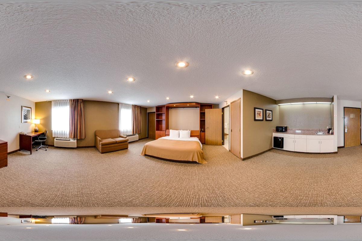 in-room safe, desk, iron/ironing board, free wifi