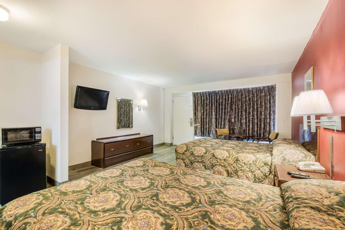 Desk, WiFi (free), bed sheets