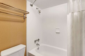 Ensemble douche/baignoire, sèche-cheveux, serviettes fournies