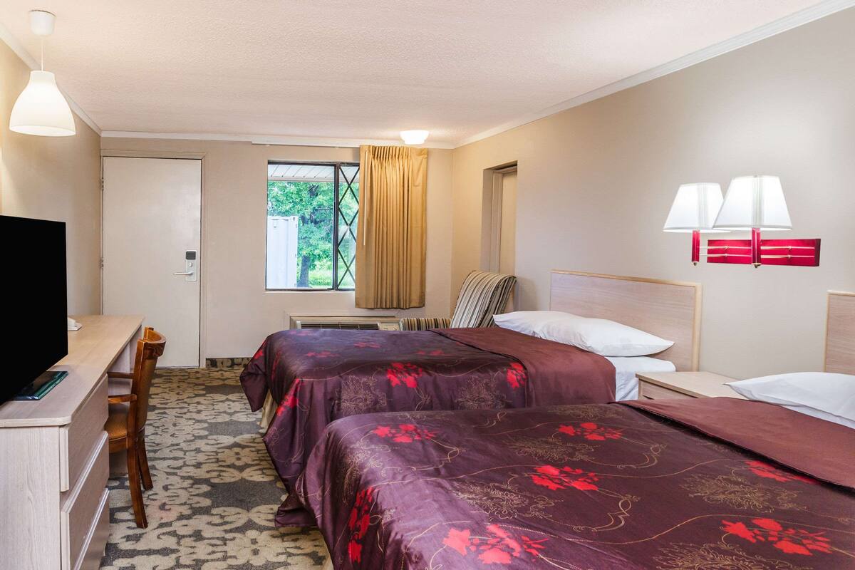 Room, 2 Queen Beds, Non Smoking