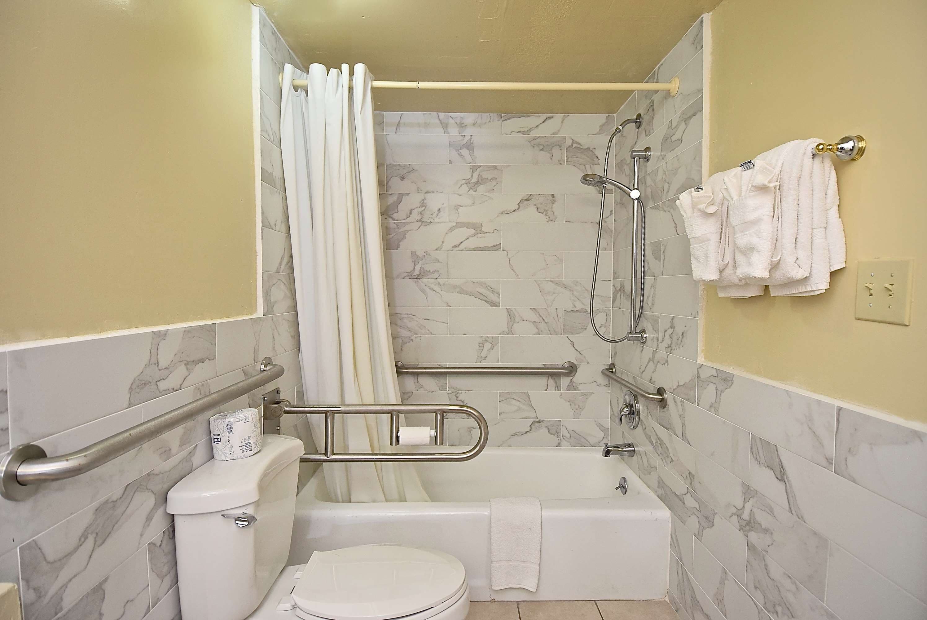 combined shower/bathtub, free toiletries, hair dryer, towels