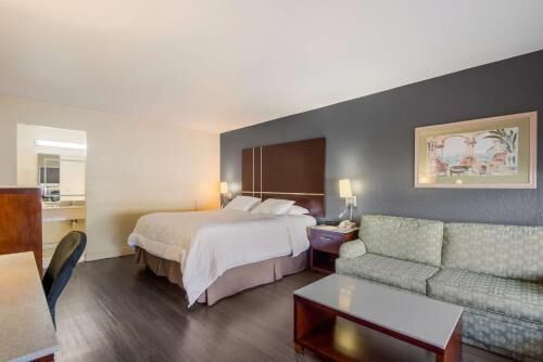 In-room safe, desk, laptop workspace, blackout drapes