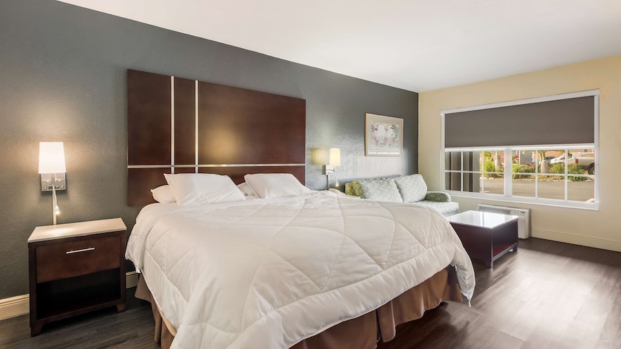 SureStay Hotel by Best Western Sarasota Lido Beach