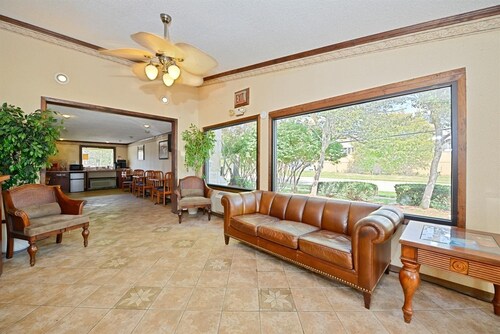 Americas Best Value Inn & Suites Warren Detroit