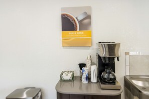 Breakfast area - Motel 6 Salem, VA (Salem)