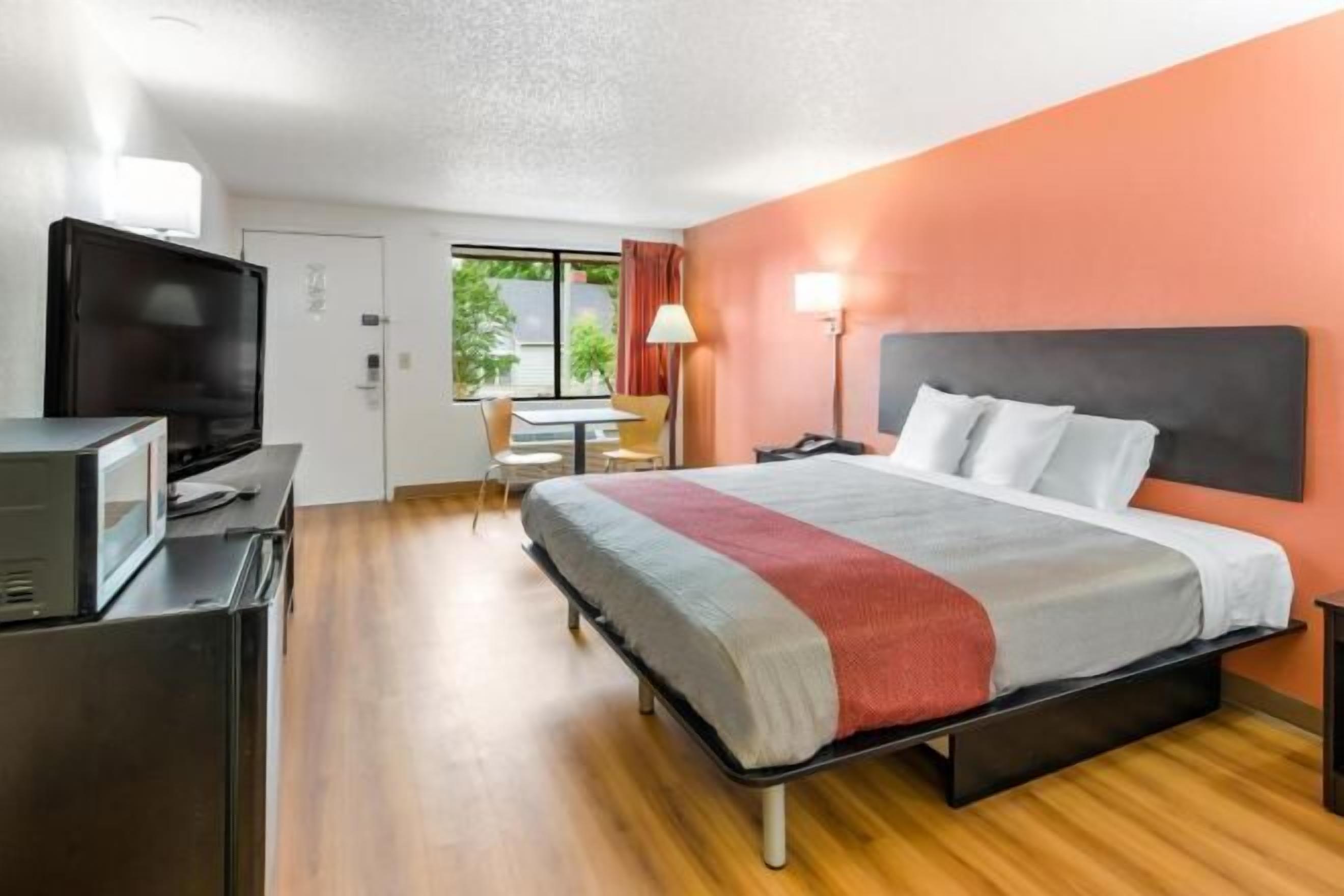 1 bedroom, desk, free WiFi, bed sheets