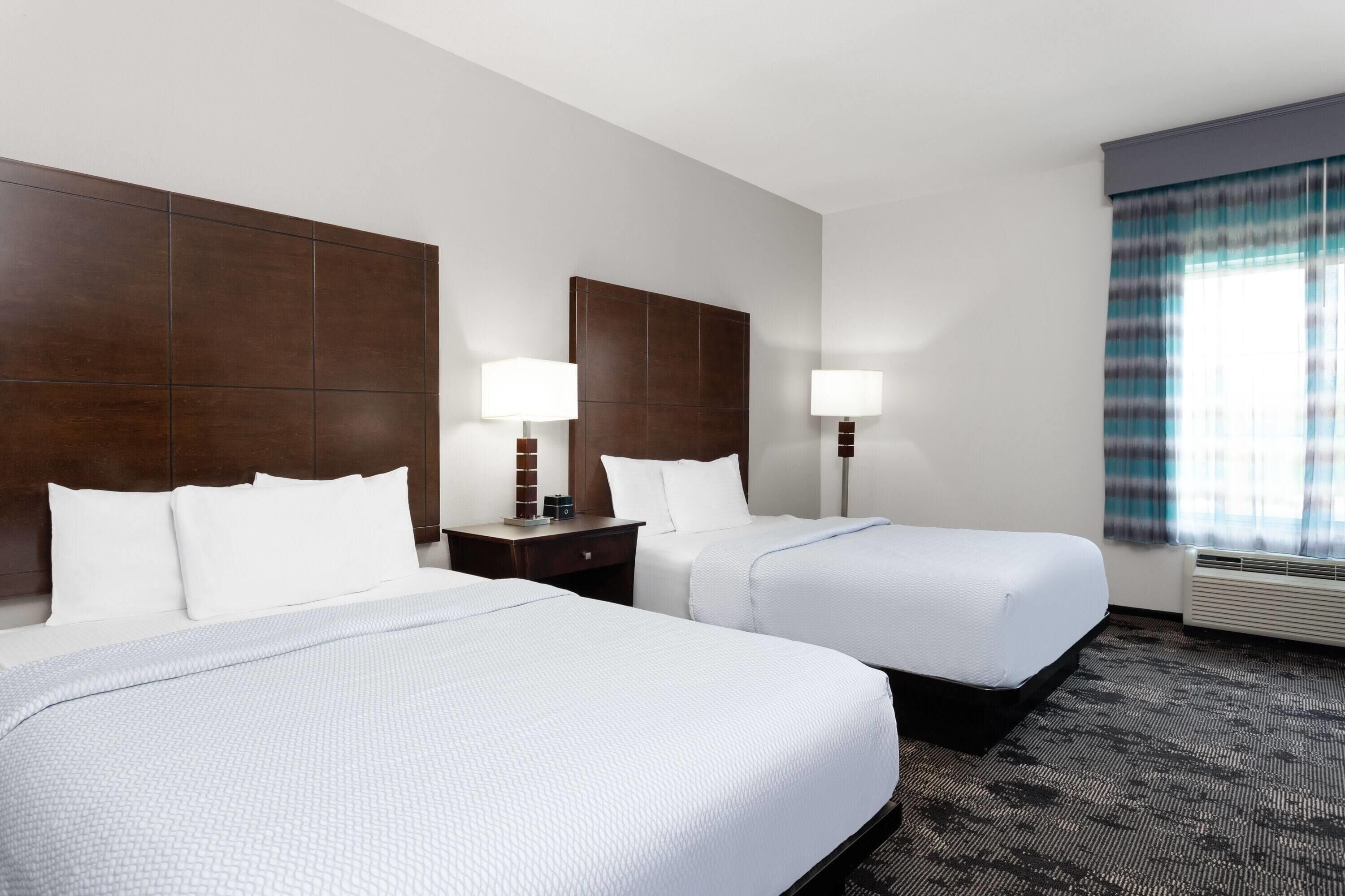 room, 1 queen bed, mobility/hearing impaired accessible, tub w/grab bars, non-smoking | pillow-top beds, desk, iron/ironing board, free cots/infant beds