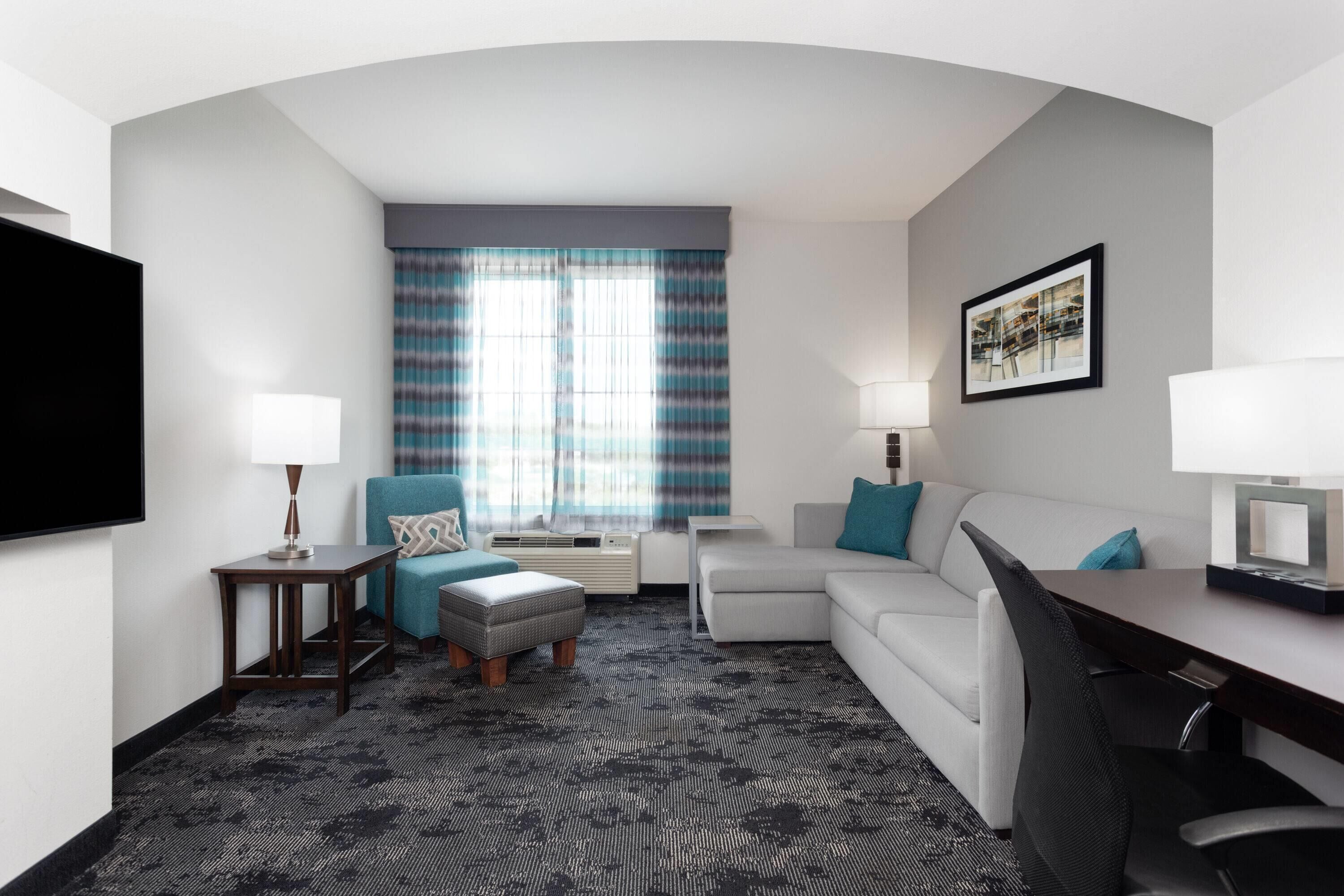 deluxe room, 1 king bed, non smoking (deluxe executive room) | pillow-top beds, desk, iron/ironing board, free cots/infant beds