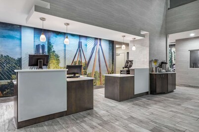 La Quinta Inn & Suites by Wyndham Columbus - Edinburgh