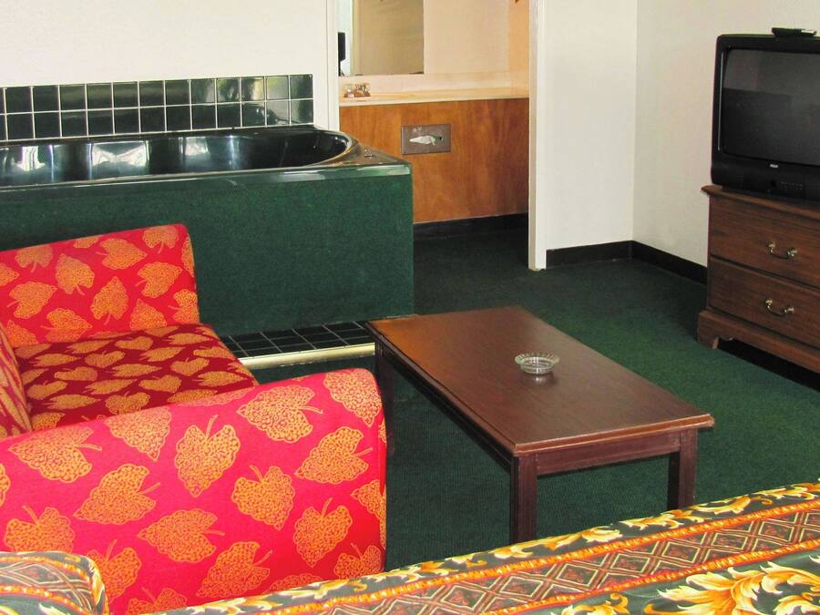 Room, 1 Double Bed, Smoking, Jetted Tub