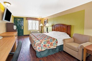 Room - Knights Inn Madison Heights (Madison Heights)