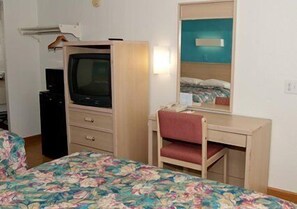 Standard Room, 1 Queen Bed, Non Smoking | Desk, iron/ironing board, free WiFi, bed sheets