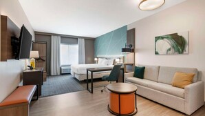 Desk, iron/ironing board (on request), WiFi (free), alarm clocks - Comfort Suites - Richmond (Richmond)