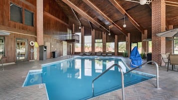 Una piscina cubierta