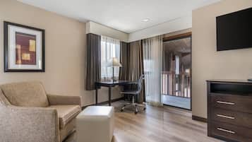 Suite, 1 cama de matrimonio grande, no fumadores, bañera de hidromasaje | Ropa de cama hipoalergénica, tabla de planchar con plancha, Internet