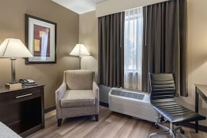 Ropa de cama hipoalergénica y tabla de planchar con plancha 