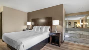 Suite, 1 cama de matrimonio grande, no fumadores, bañera de hidromasaje | Ropa de cama hipoalergénica, tabla de planchar con plancha, Internet