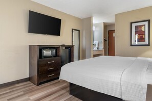 Standardzimmer, 1 King-Bett, Nichtraucher, Kühlschrank und Mikrowelle | Allergikerbettwaren, Bügeleisen/Bügelbrett, Internetzugang, Bettwäsche
