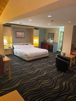 In-room safe, blackout drapes, iron/ironing board, free rollaway beds - Baymont by Wyndham Logan (Logan)