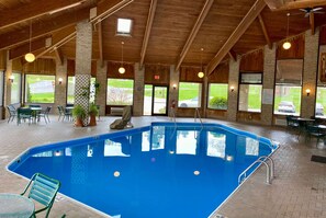 Indoor pool - Baymont by Wyndham Logan (Logan)