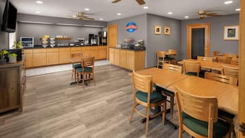 Free daily continental breakfast