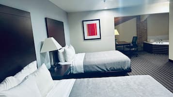 Suite, 2 camas Queen size, para no fumadores (Upgrade) | Escritorio, tabla de planchar con plancha, wifi gratis y ropa de cama
