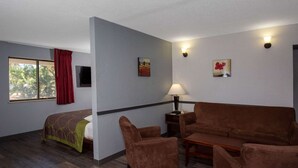 32-inch TV with cable channels - Super 8 by Wyndham Naples (Naples)