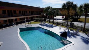 View from room - Super 8 by Wyndham Naples (Naples)