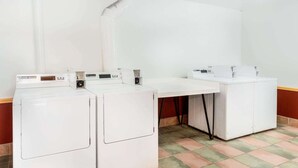 Interior - Super 8 by Wyndham Naples (Naples)