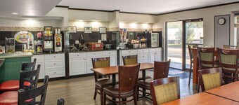 Super 8 by Wyndham Naples