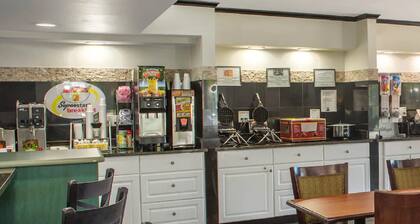 Super 8 by Wyndham Naples