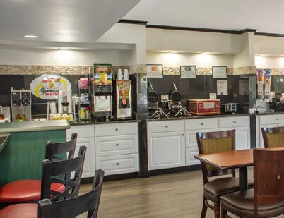 Super 8 by Wyndham Naples