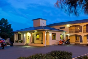 Exterior - Super 8 by Wyndham Walterboro (Walterboro)