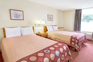 In-room safe, desk, free cots/infant beds, rollaway beds - Super 8 by Wyndham Walterboro (Walterboro)