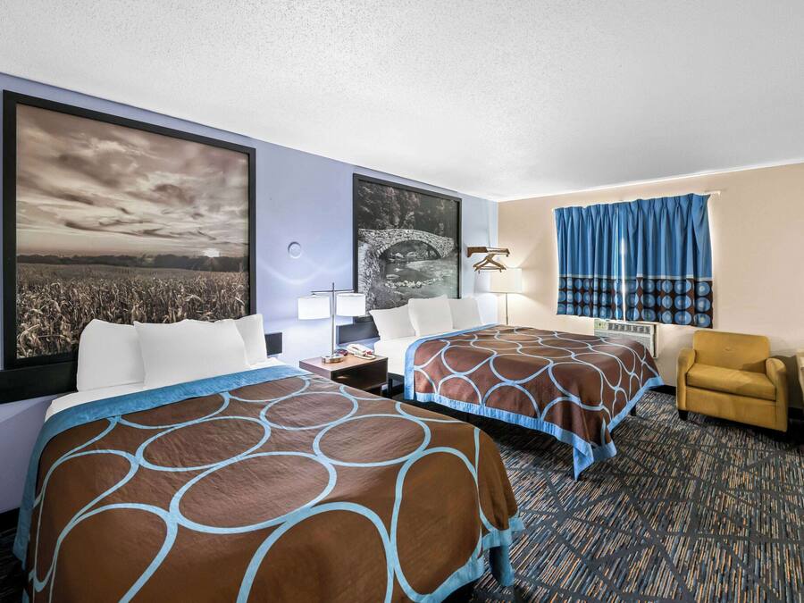 Studiosvit - flera sängar - icke-rökare (1 King Bed and 1 Full Bed) | Skrivbord, mörkläggningsgardiner, extrasängar och gratis wi-fi