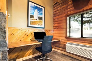 Interior - Mountain Vista Hotel (West Yellowstone)