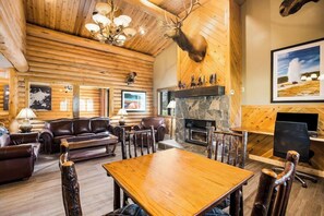 Interior - Mountain Vista Hotel (West Yellowstone)