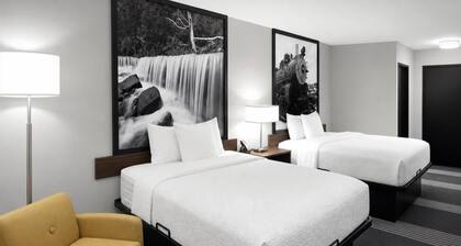 Super 8 by Wyndham Salina I-70