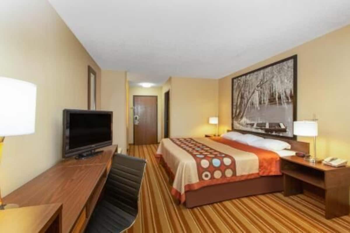 Desk, blackout curtains, free WiFi, bed sheets