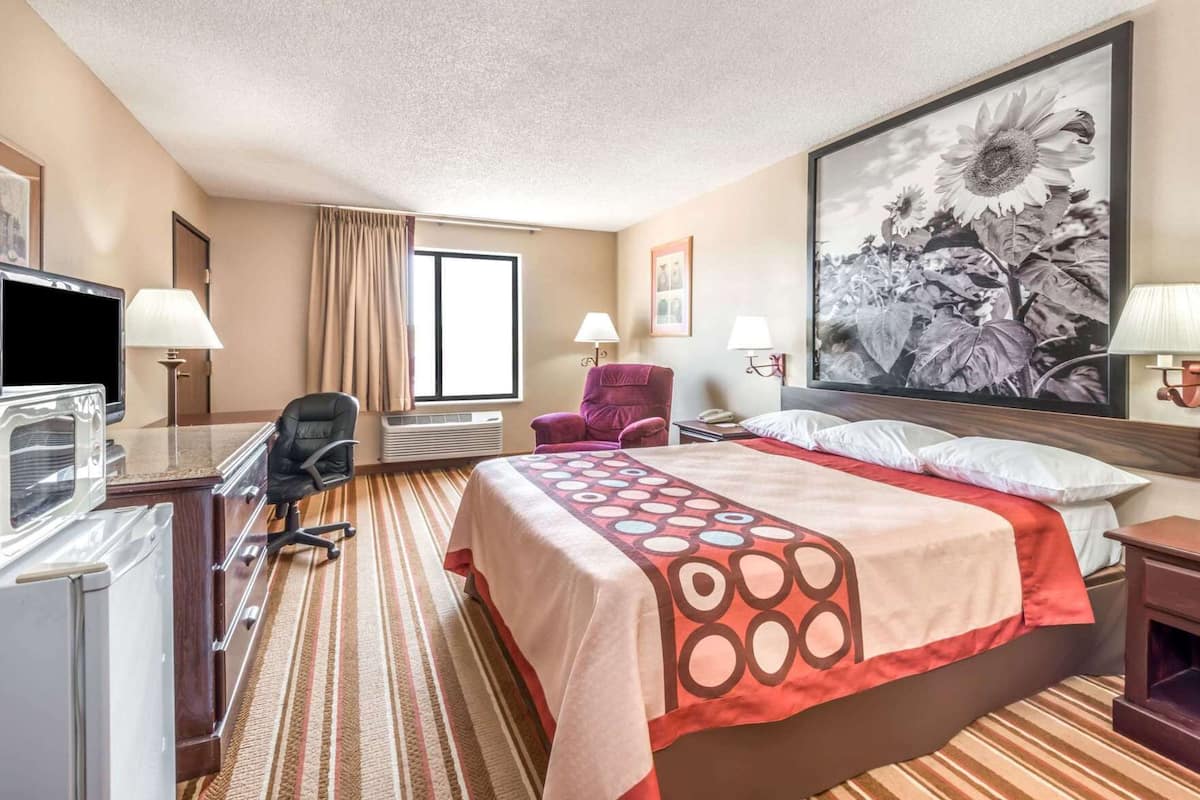Desk, blackout curtains, free Internet, bed sheets
