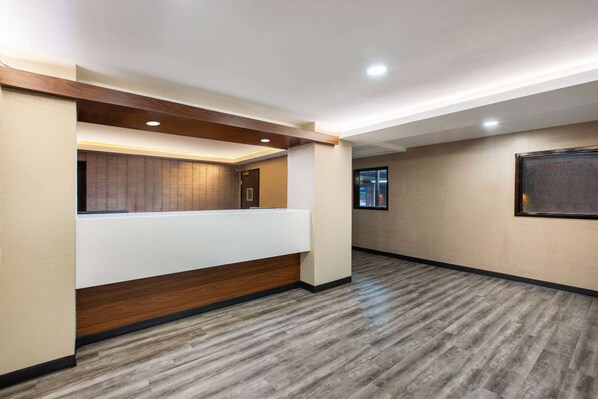 Lobby - Super 8 by Wyndham Salina I-70 (Salina)