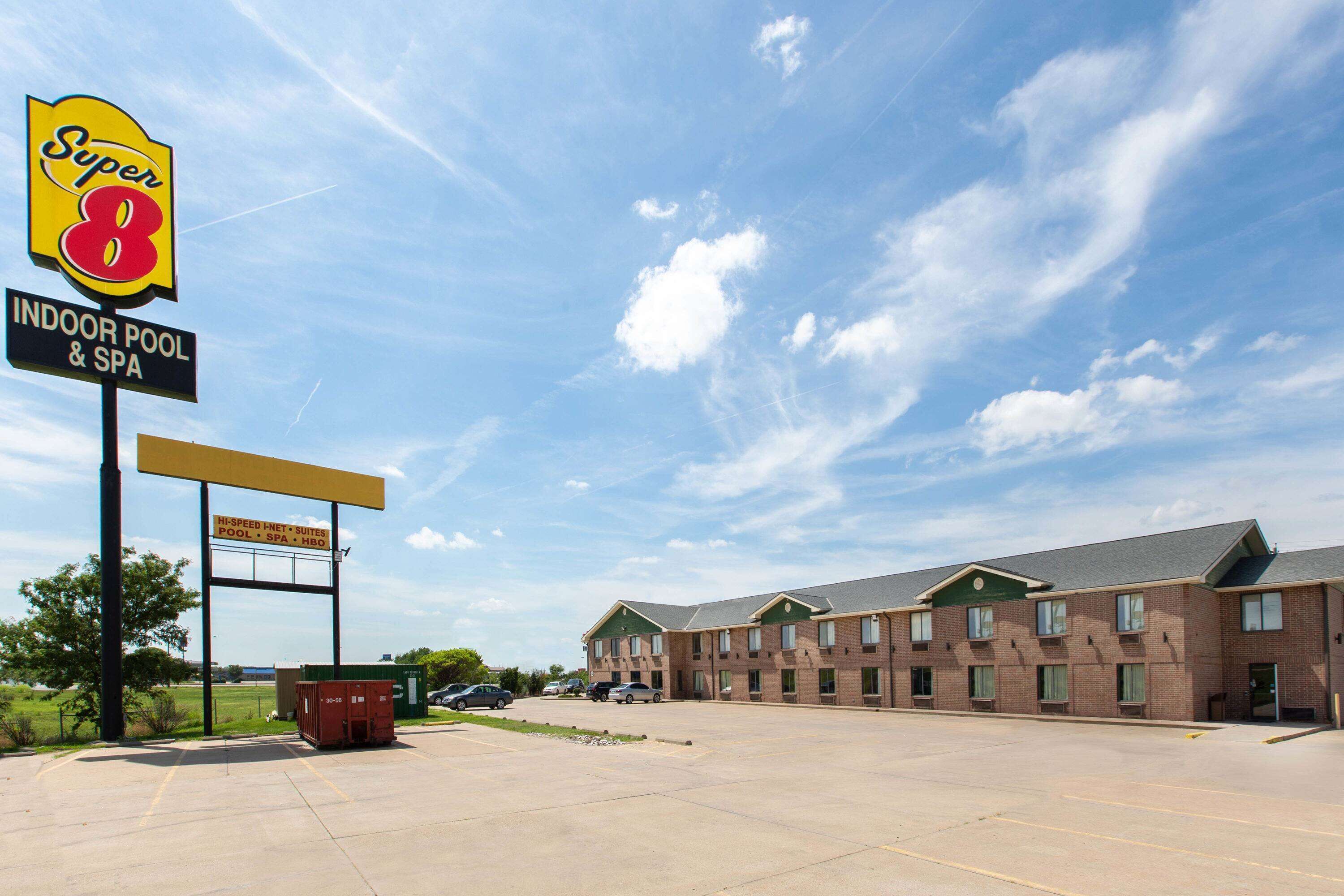 A hotel with a large sign indicating it has an indoor pool and spa, and a high-speed internet suite.