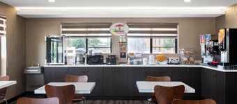 Super 8 by Wyndham Salina I-70