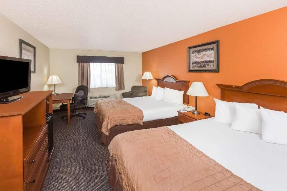 In-room safe, desk, iron/ironing board, free WiFi