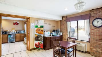 Free daily buffet breakfast