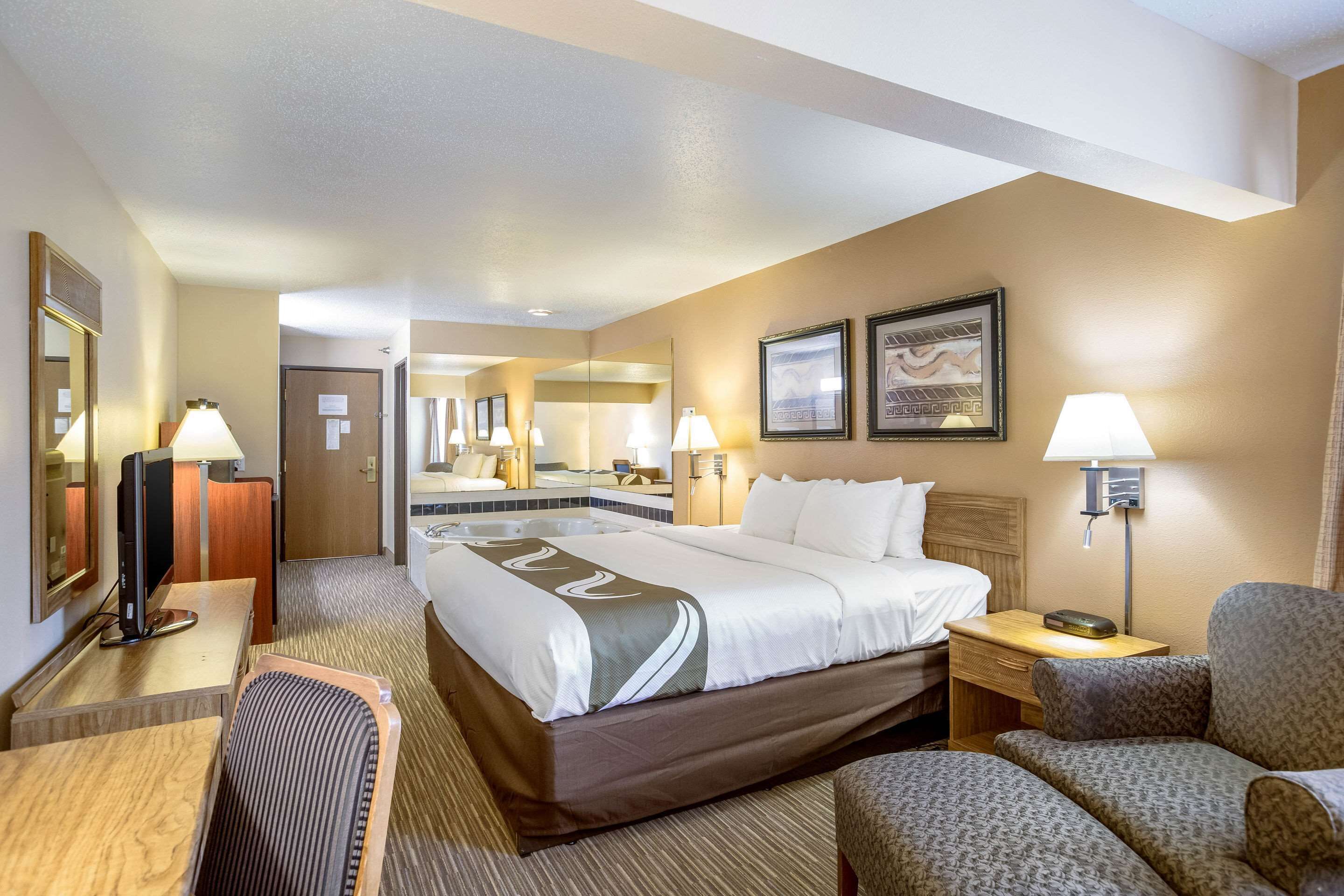 Schreibtisch, Bügeleisen/Bügelbrett, Zustellbetten, kostenloses WLAN