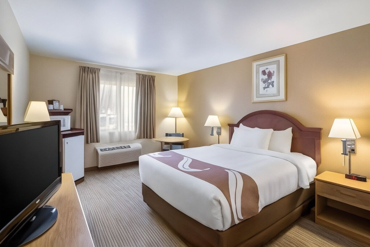 Desk, iron/ironing board, rollaway beds (surcharge), WiFi (free)