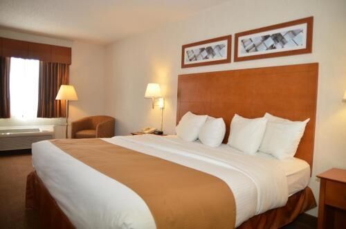 Een kluis op de kamer, extra bedden (toeslag), gratis wifi, beddengoed